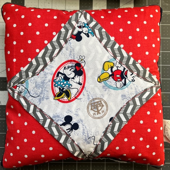 Tooth Fairy Pillow - Mickey and Minnie - Picture 3 of 10